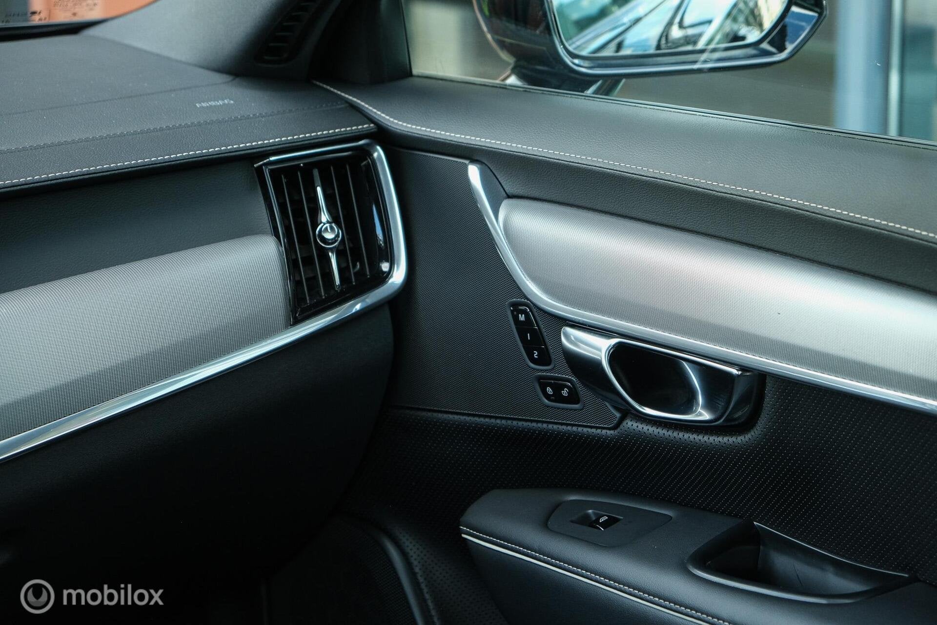 Foto 20 van Volvo V90 2.0 T8 AWD R-Design | Stoel en stuurwielverwarming
