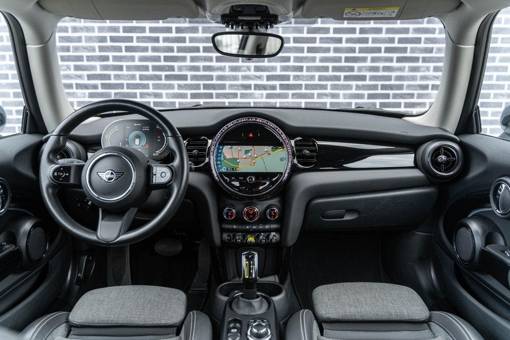MINI Electric Business Edition 33 kWh | Two-Tone | Snelladen, Parkeersensor, 33 kWh, 4 stoelen, Leder en Stof