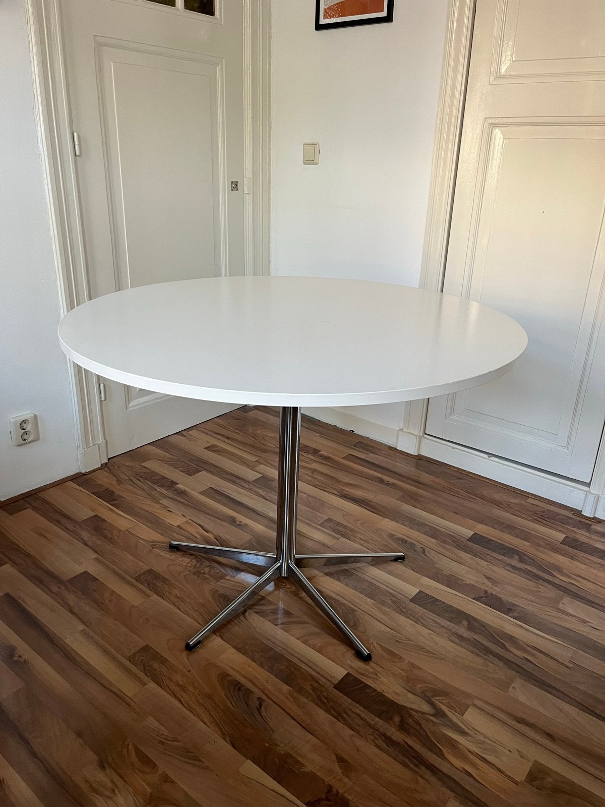 Vintage Pastoe Stijl Tafel - Rond Wit/Creme met Chromen Poot, Huis en Inrichting, Tafels | Eettafels, Ophalen, Kunststof, Gebruikt
