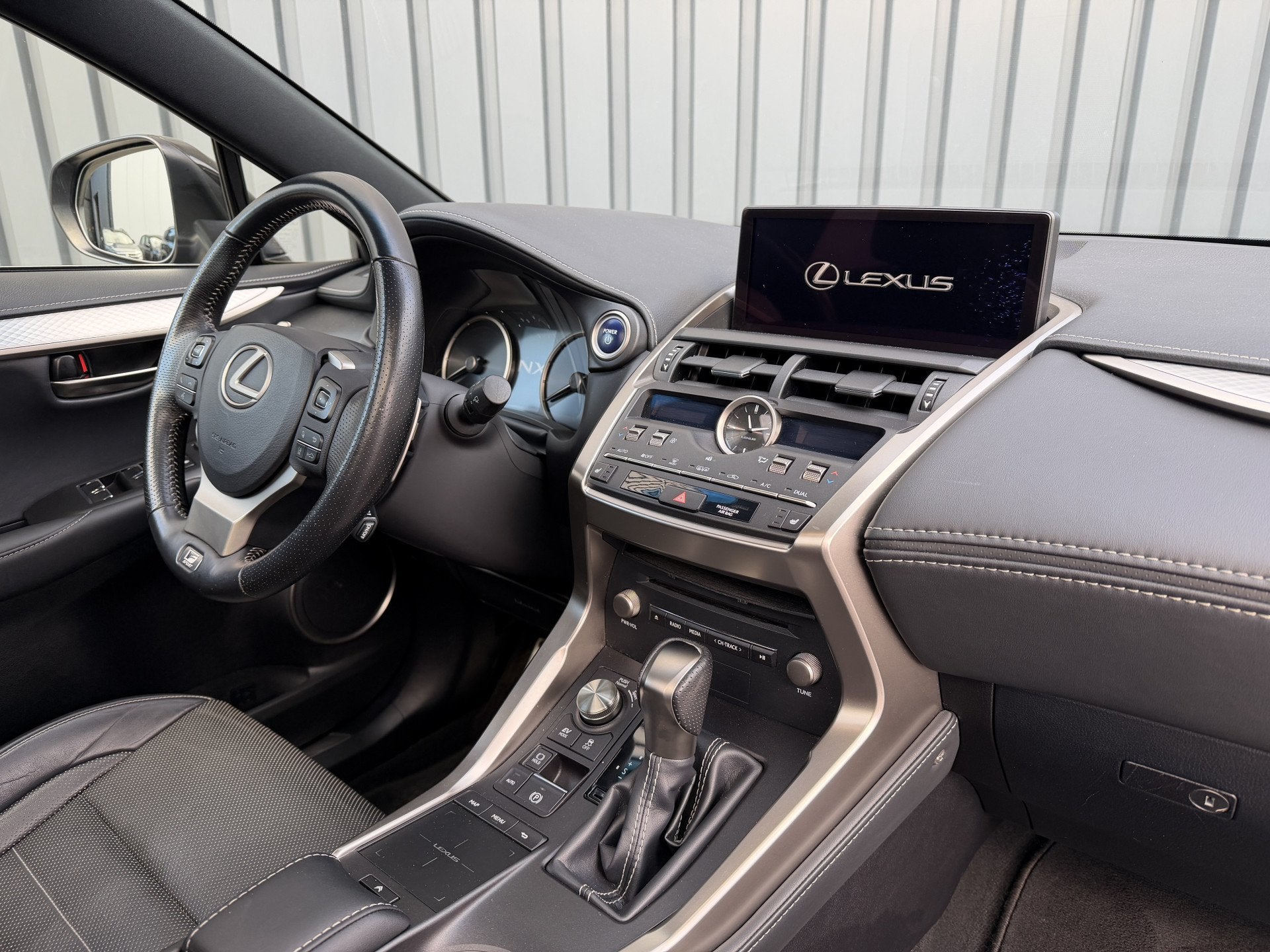 Lexus NX 300h AWD F SPORT | Pano dak | 12 mnd BOVAG Garantie, Auto's, 12 maanden, Gebruikt, 1760 kg, Bedrijf