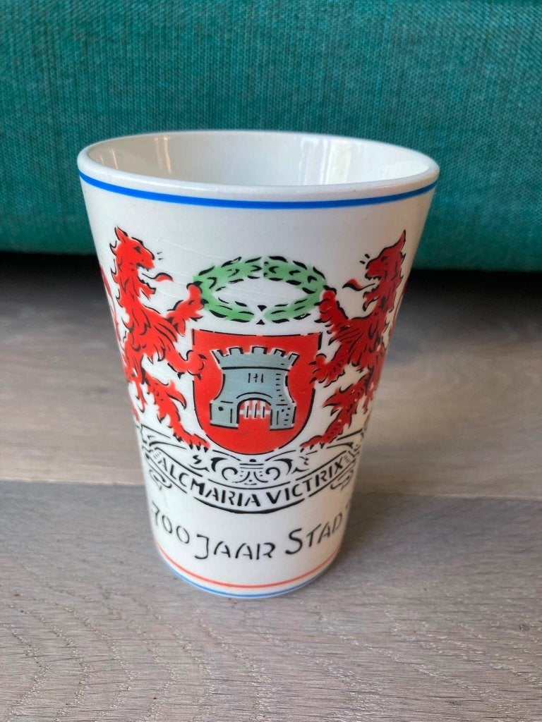 Societe Ceramique Maastricht beker 709 jaar Alkmaar, 1954, Antiek en Kunst, Verzenden
