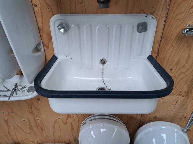 uitstortgootsteen met overloop en stootrand, wasbak spoelbak, Doe-het-zelf en Verbouw, Sanitair, Ophalen, Gebruikt, Wastafel