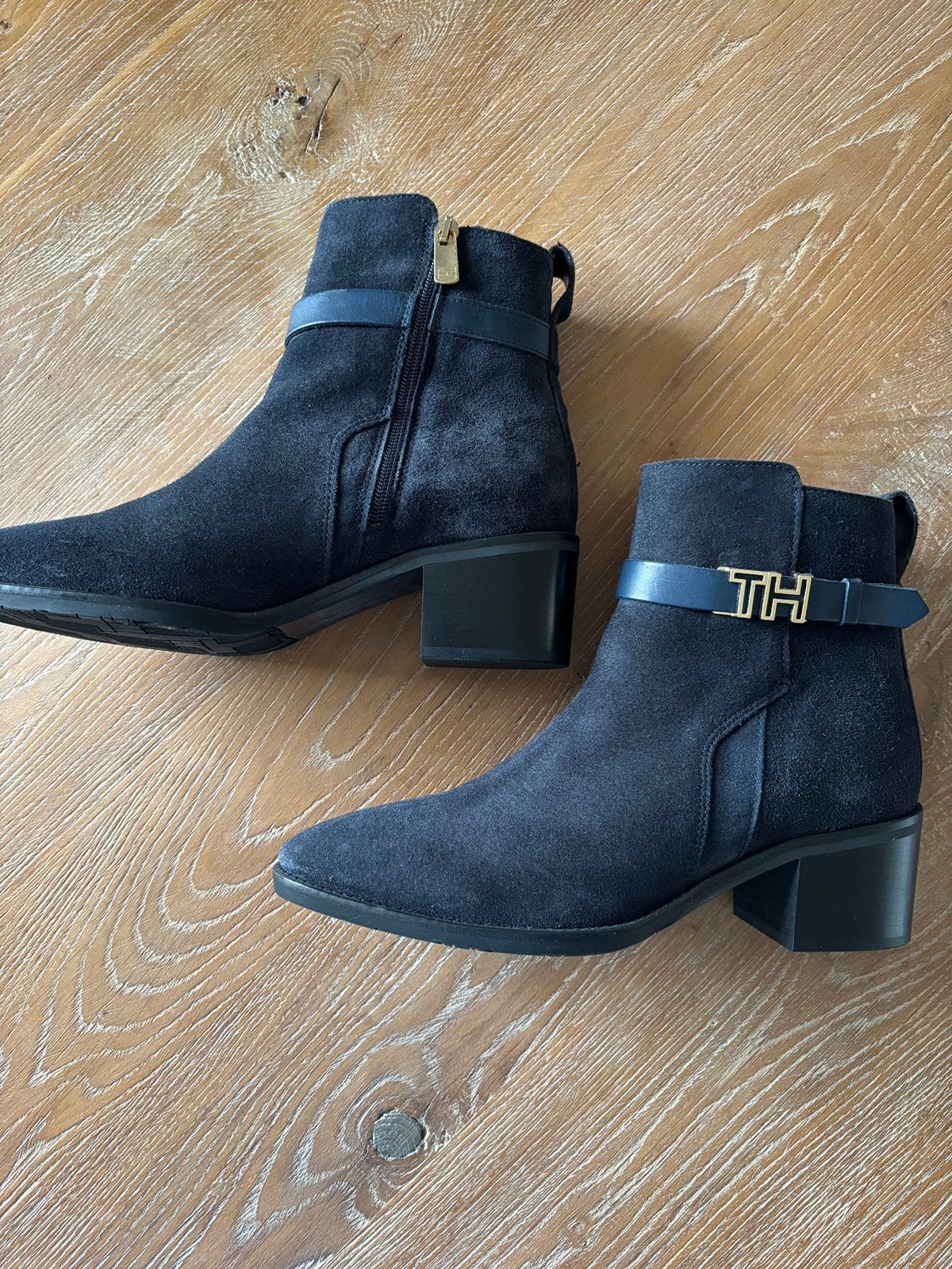 Tommy Hilfiger donkerblauwe enkellaarsjes maat 40, Lage of Enkellaarzen, Nieuw, Verzenden, Blauw