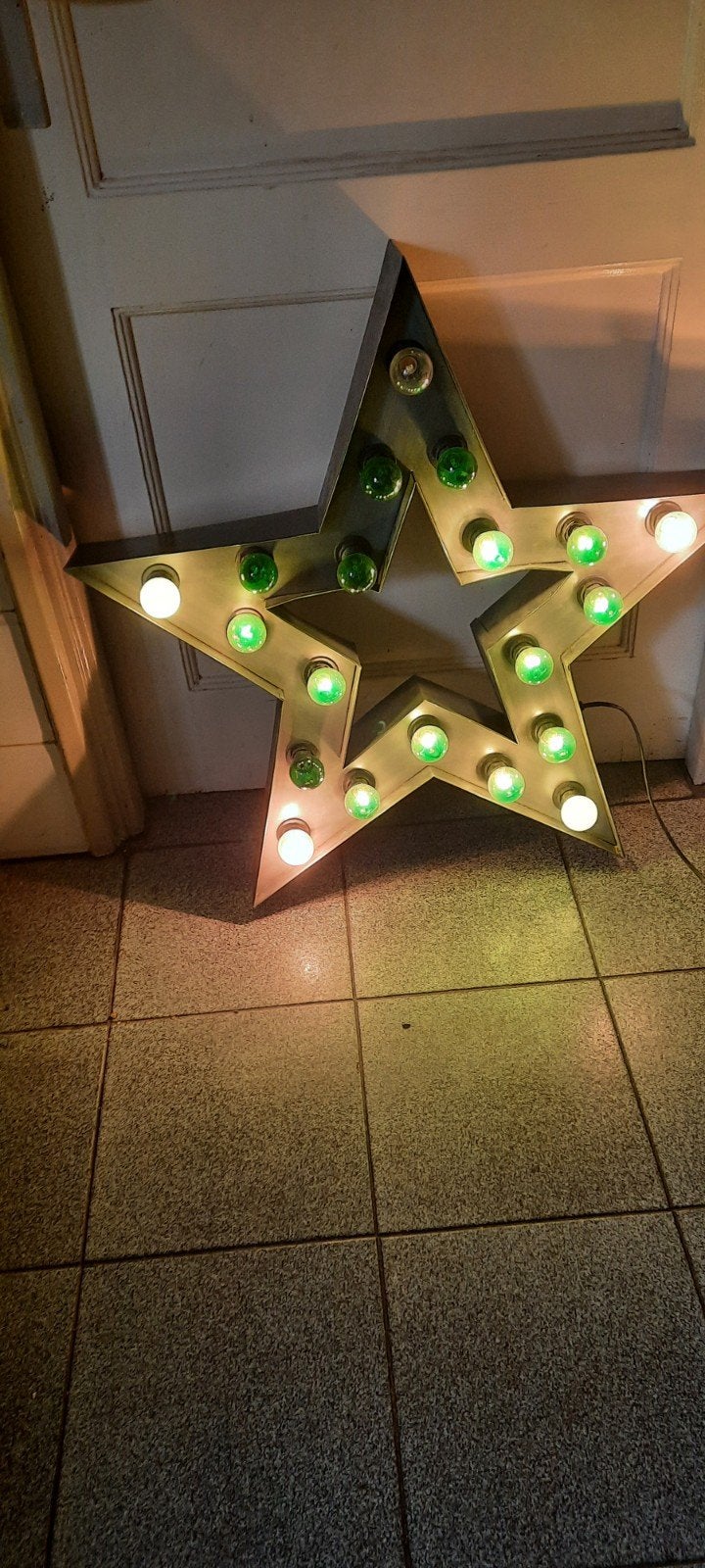 Grote metalen sterlamp met groene en witte lampen, Diversen, Kerst, Ophalen of Verzenden, Gebruikt