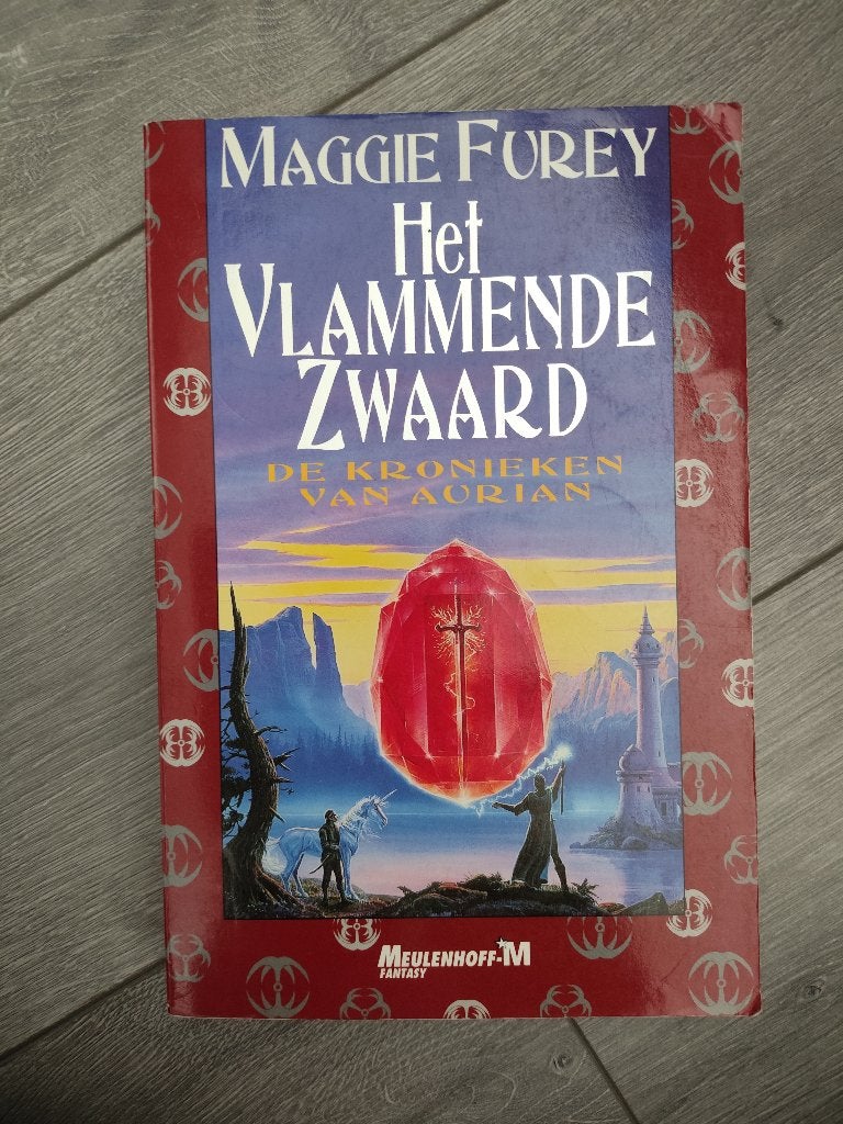 Maggie Furey Het Vlammende Zwaard in nette staat, Boeken, Ophalen of Verzenden, Zo goed als nieuw