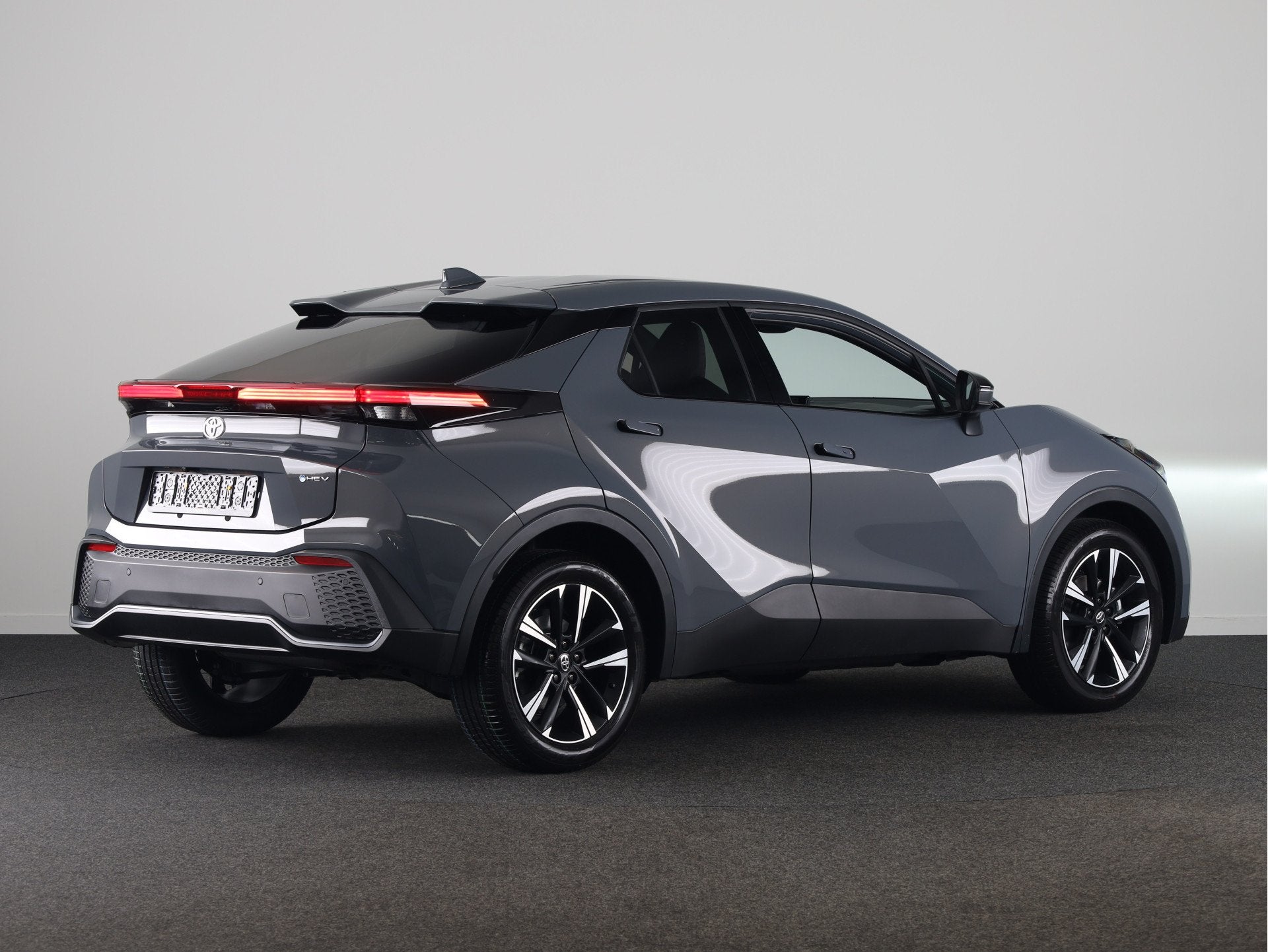Toyota C-HR 1.8 Hybrid 140 Dynamic *NIEUW* | Snel leverbaar!, Auto's, Stof, Zwart, 4 cilinders, Bedrijf
