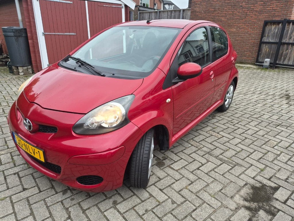 Toyota Aygo 1.0 | APK 10-2027 | 2e eigenaar | Airco, Auto's, Toyota, Voorwielaandrijving, Euro 5, Zwart, 4 stoelen