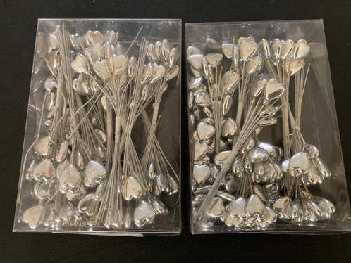 zilver kleur hartjes 2 doosjes samen, Ophalen of Verzenden, Nieuw, Versiering