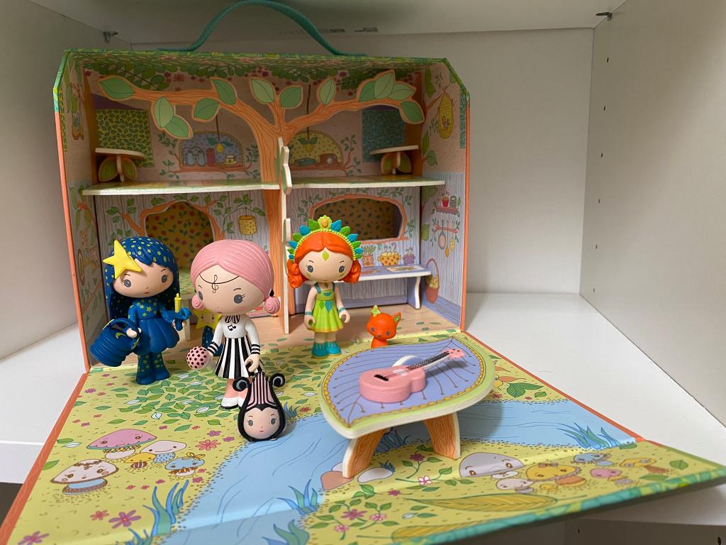 Djeco tinyly draagbaar poppenhuis, Kinderen en Baby's, Speelgoed | Poppenhuizen, Ophalen of Verzenden, Zo goed als nieuw, Poppenhuis
