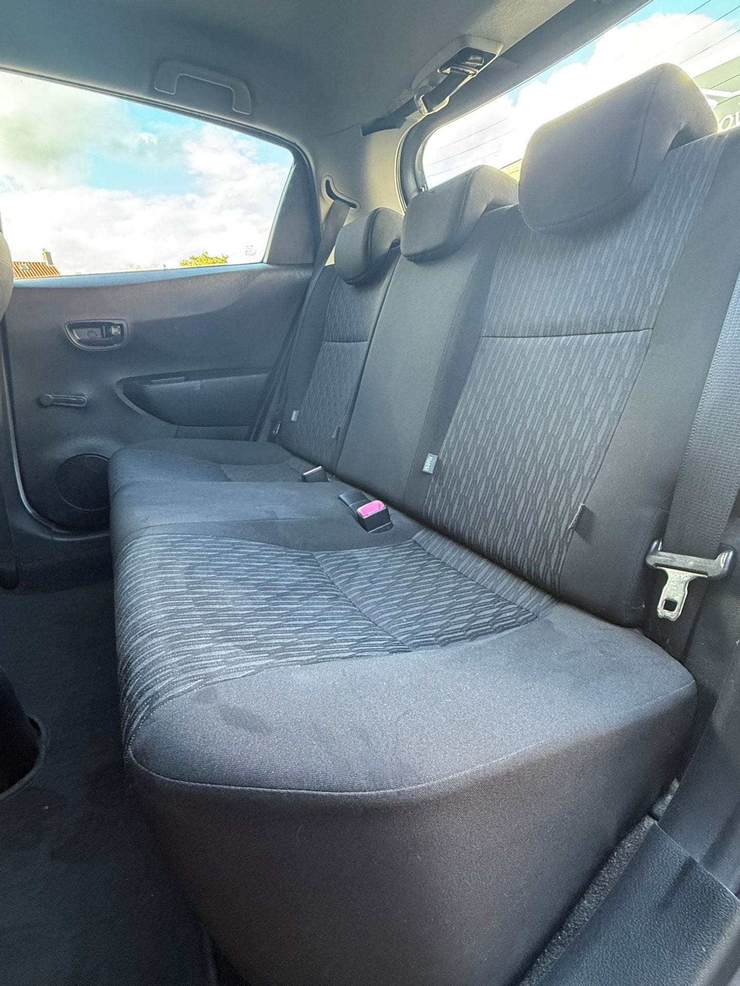 Foto 14 van Toyota Yaris 1.0 VVT-i Dealeronderh | Elektrische Ramen 2011
