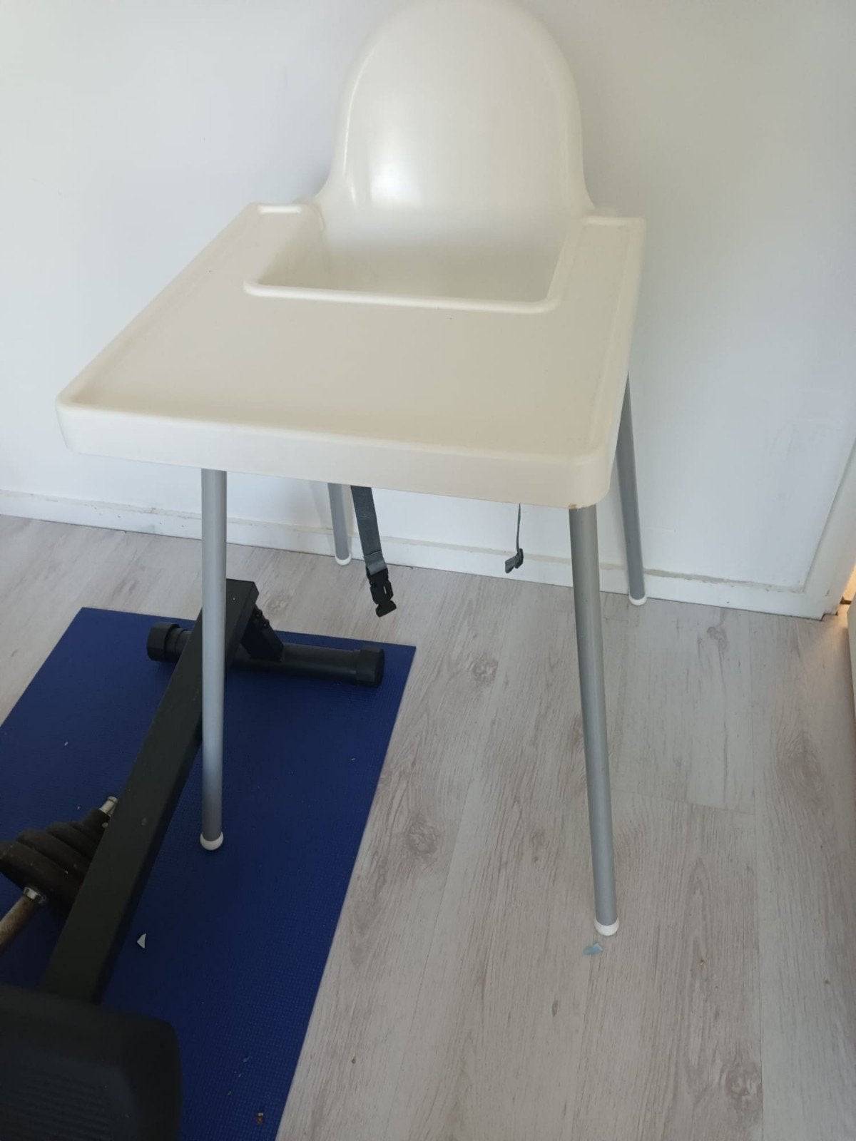 IKEA Kinderstoel Wit - Gebruikt maar in goede staat, Kinderen en Baby's, Ophalen, Gebruikt, Overige typen, Afneembaar eetblad