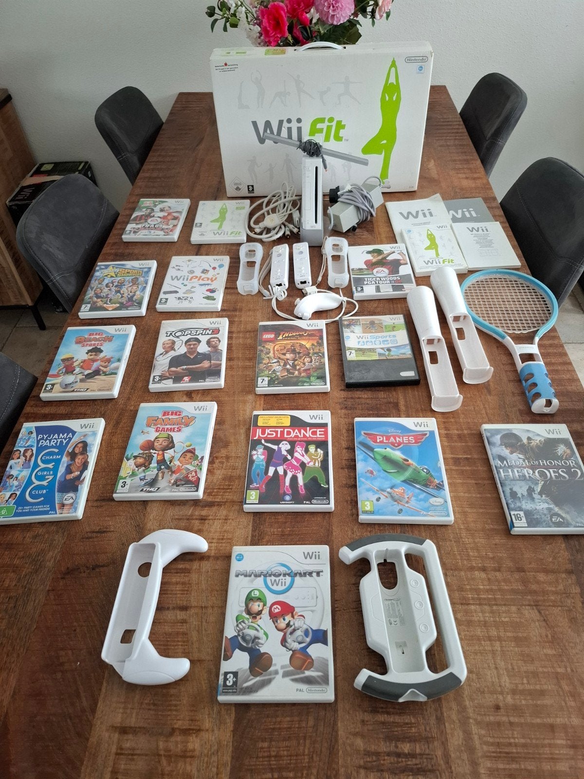 mega grote Nintendo wii familie set met balanceboard., Spelcomputers en Games, Ophalen of Verzenden, Zo goed als nieuw, Met 2 controllers