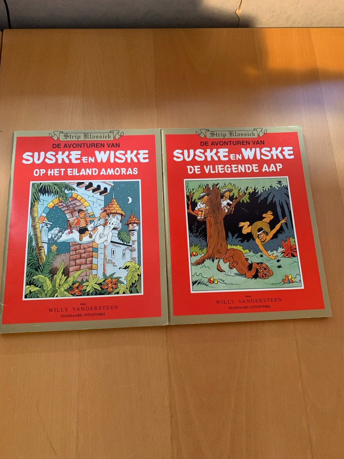Suske en Wiske Strip Klassiek: Amoras & Vliegende Aap, Boeken, Stripboeken, Meerdere stripboeken, Ophalen of Verzenden, Zo goed als nieuw