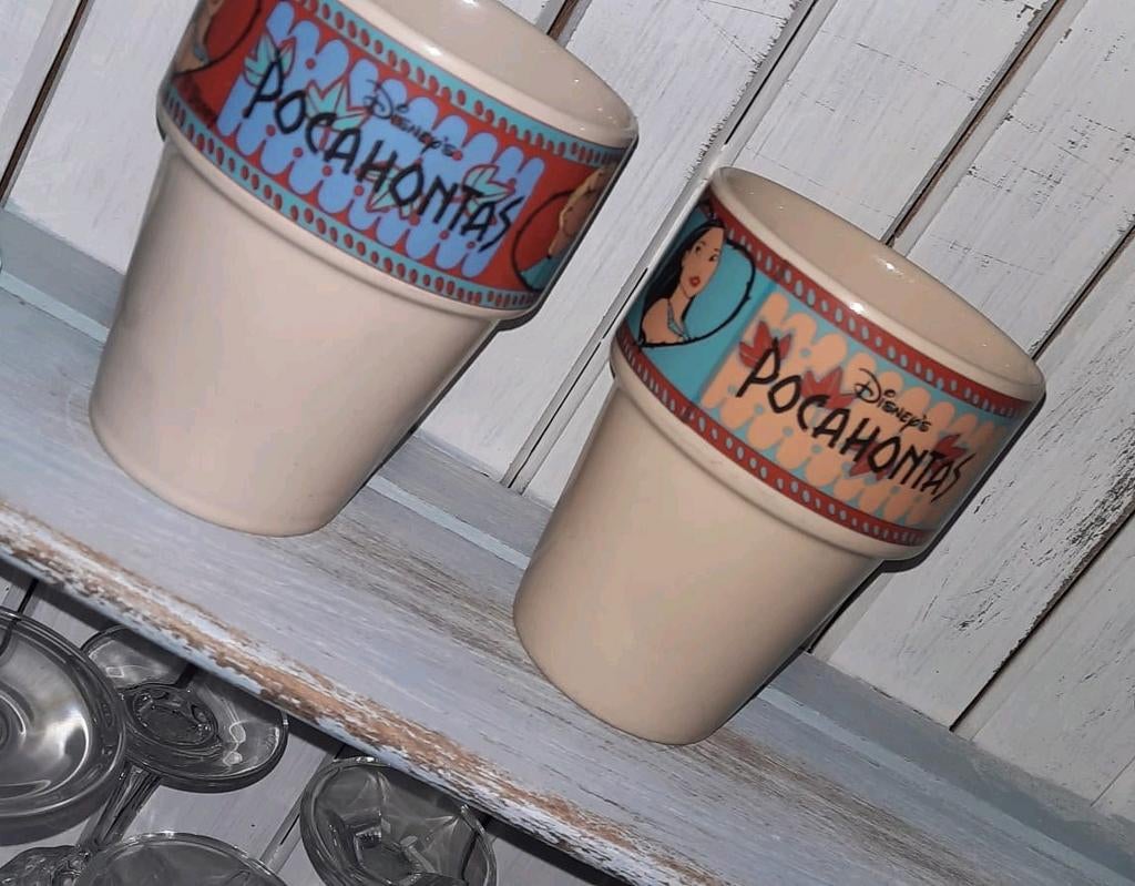 2 vintage Disney Pocahontas mokken., Ophalen of Verzenden, Servies