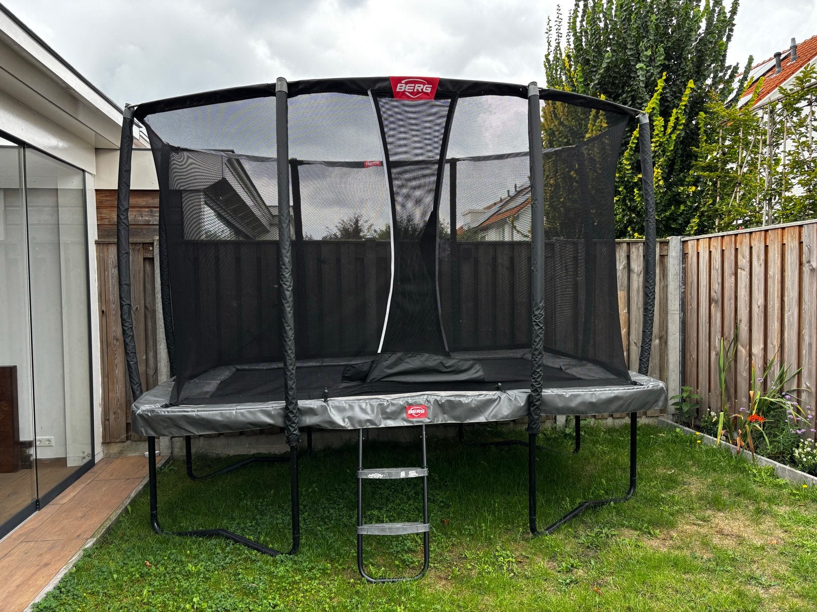 Trampoline 220x330 Berg trampo, Ophalen, Gebruikt
