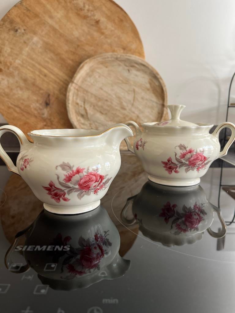 Vintage theeservies met roze rozen en gouden rand, Ophalen