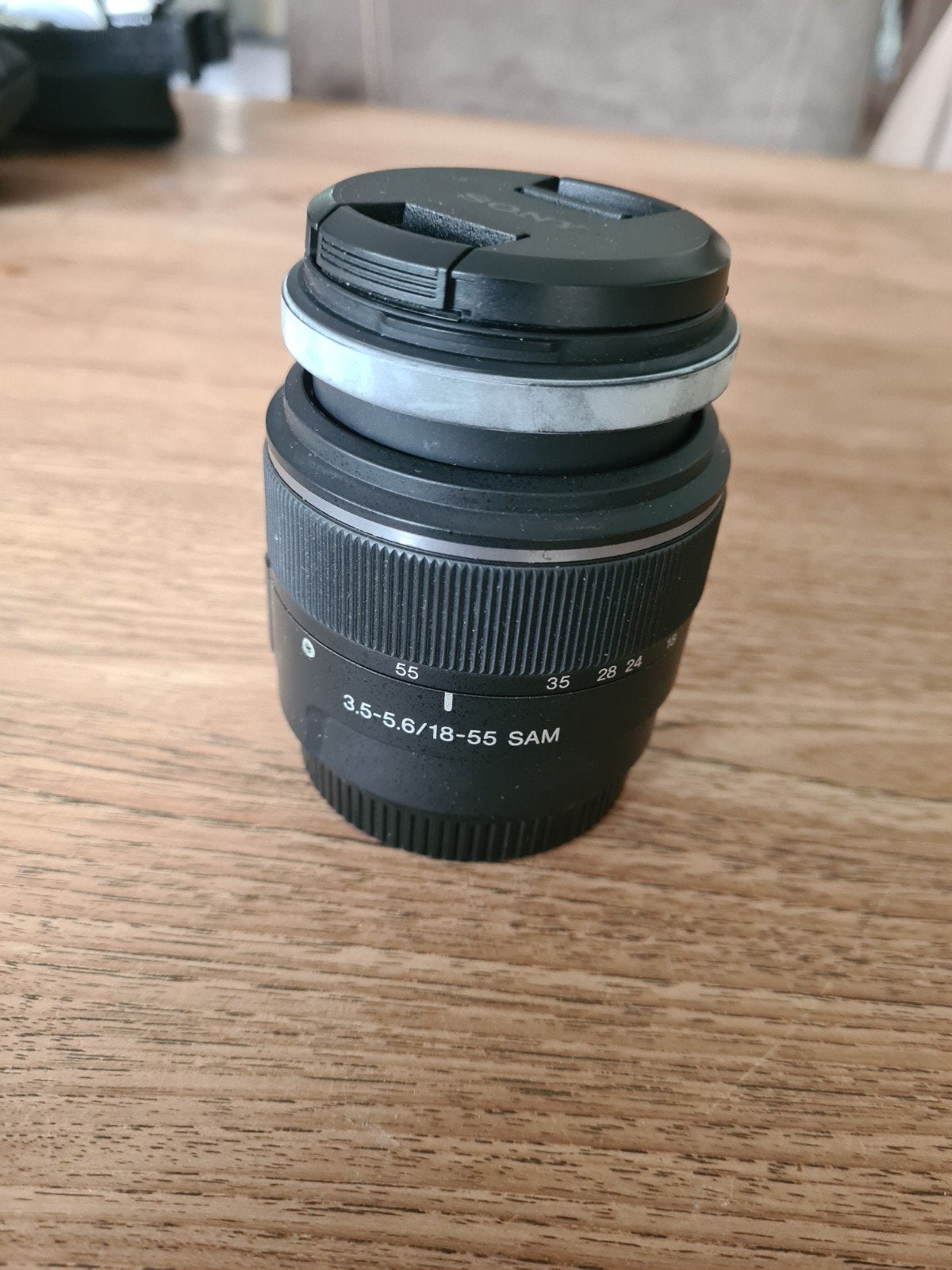Sony basislens voor a-serie, Ophalen, Standaardlens