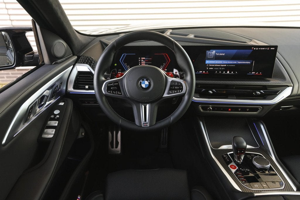 BMW XM 50e High Executive Automaat / Trekhaak / Soft-Close /, Auto's, BMW, Gebruikt, Zwart, Met garantie (alle), 23 km/l