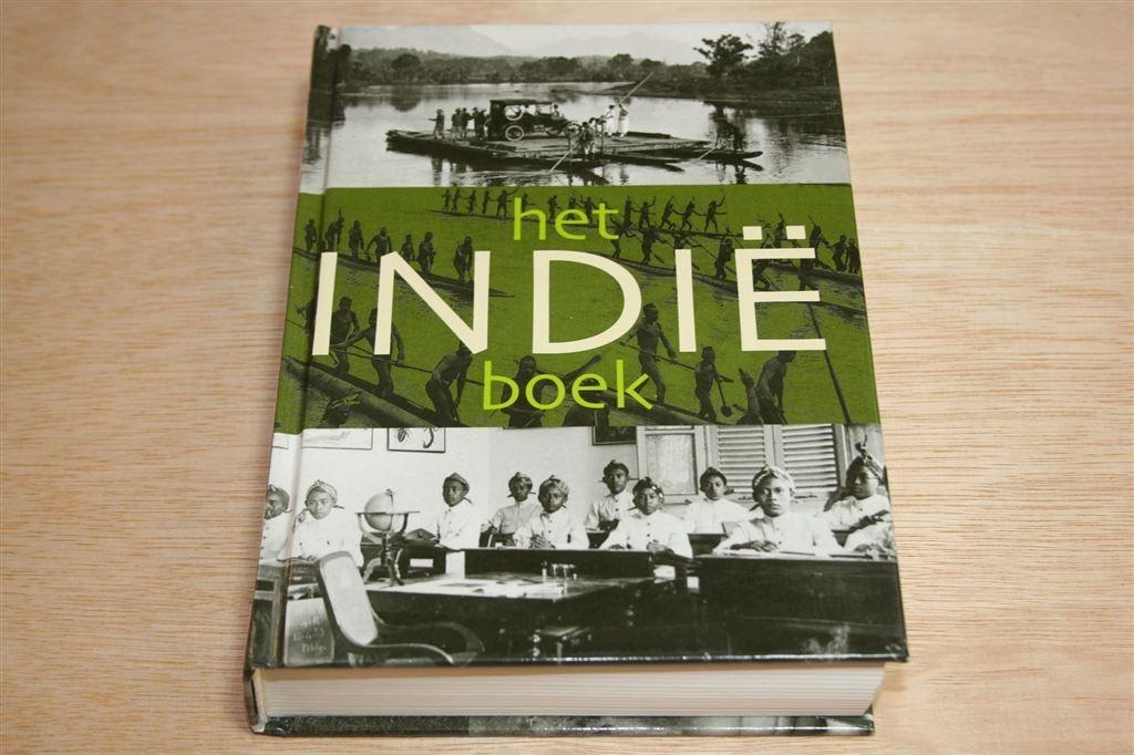 Het Indië Boek — Fotoboek Koloniaal Leven 1870-1942, Ophalen of Verzenden, Zo goed als nieuw