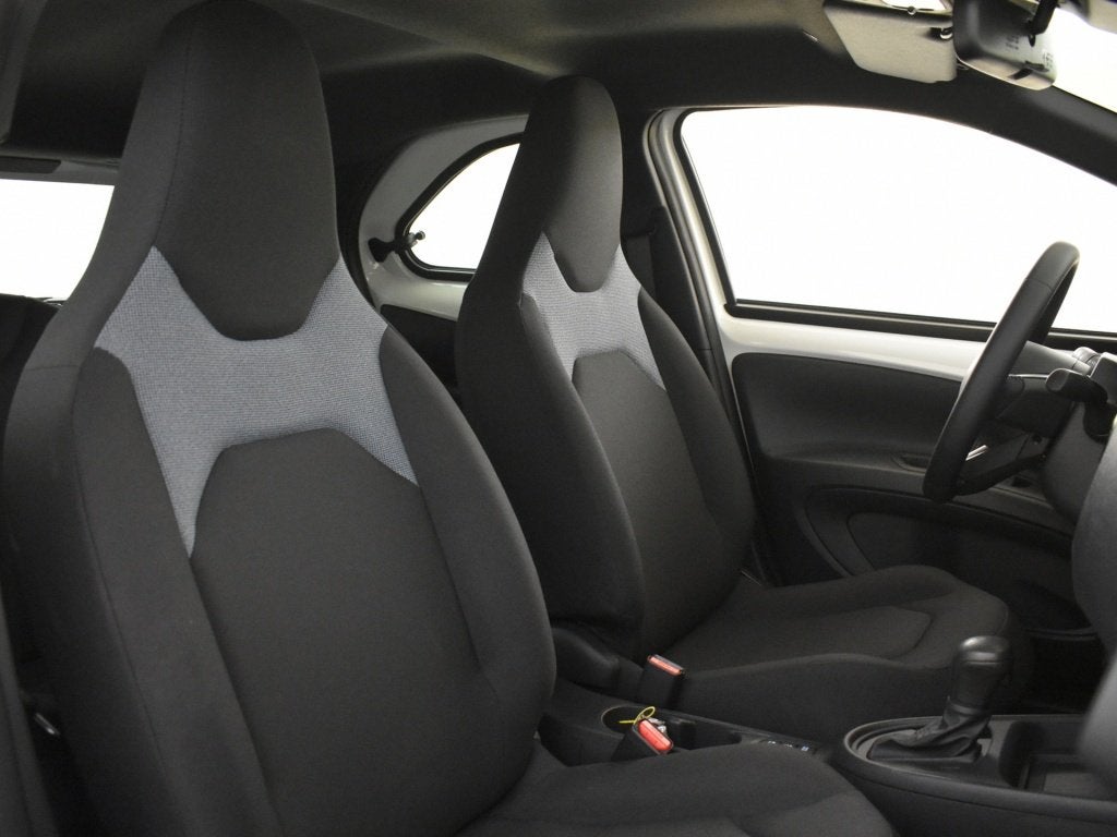Toyota Aygo X Hybrid 115 play | Climatronic | Carplay | Lich, Automaat, Stof, Gebruikt, Stoelverwarming
