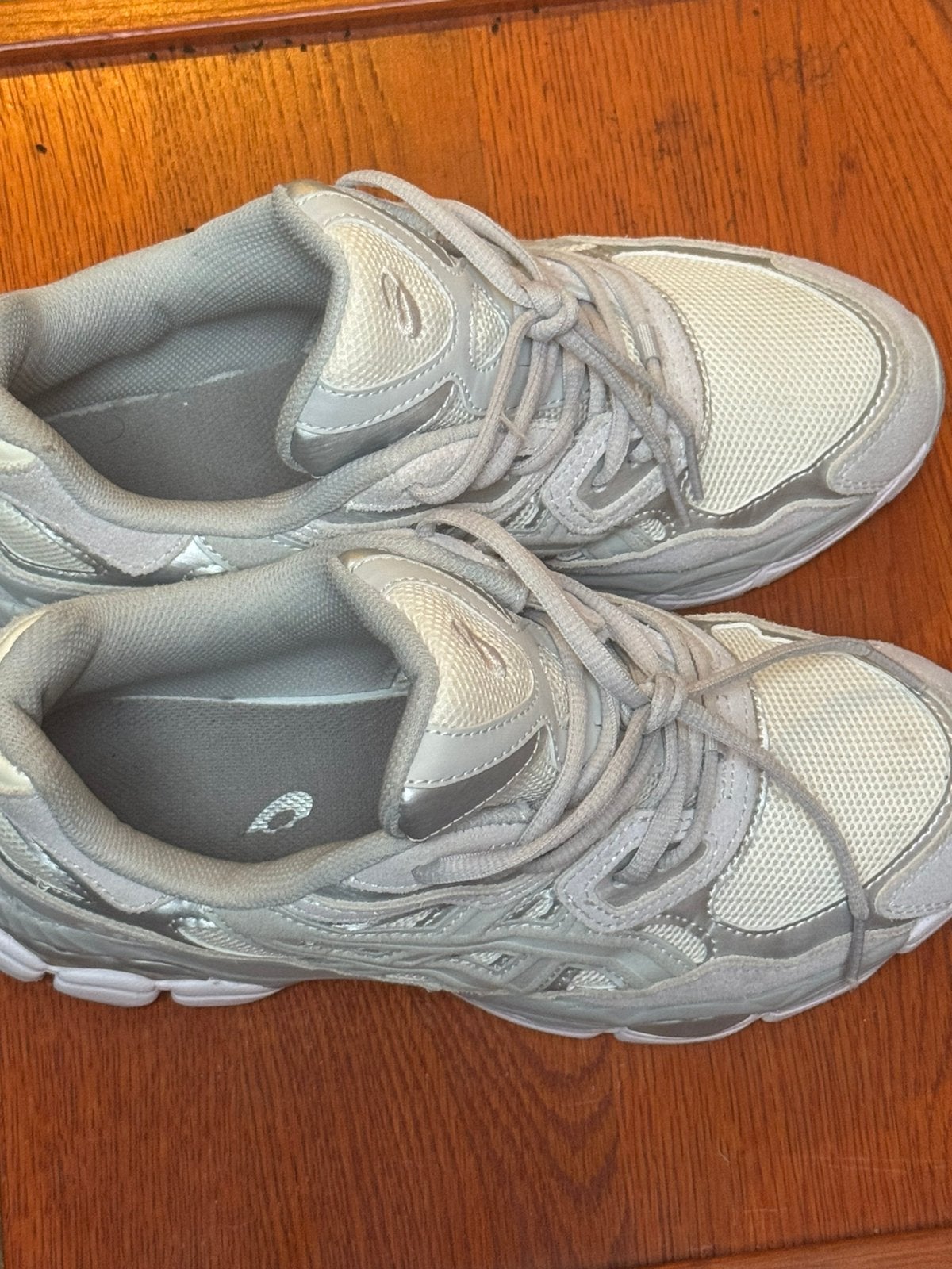 Asics grijs maat 43,5 - Zo goed als nieuw, Kleding | Heren, Schoenen, Ophalen of Verzenden, Zo goed als nieuw, Overige kleuren