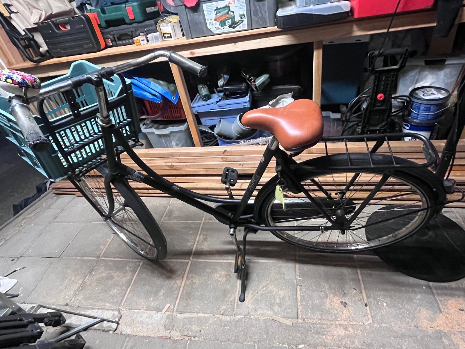 Zwarte damesfiets met mand en bagagedrager, Terugtraprem, Ophalen, Overige merken, 53 tot 56 cm