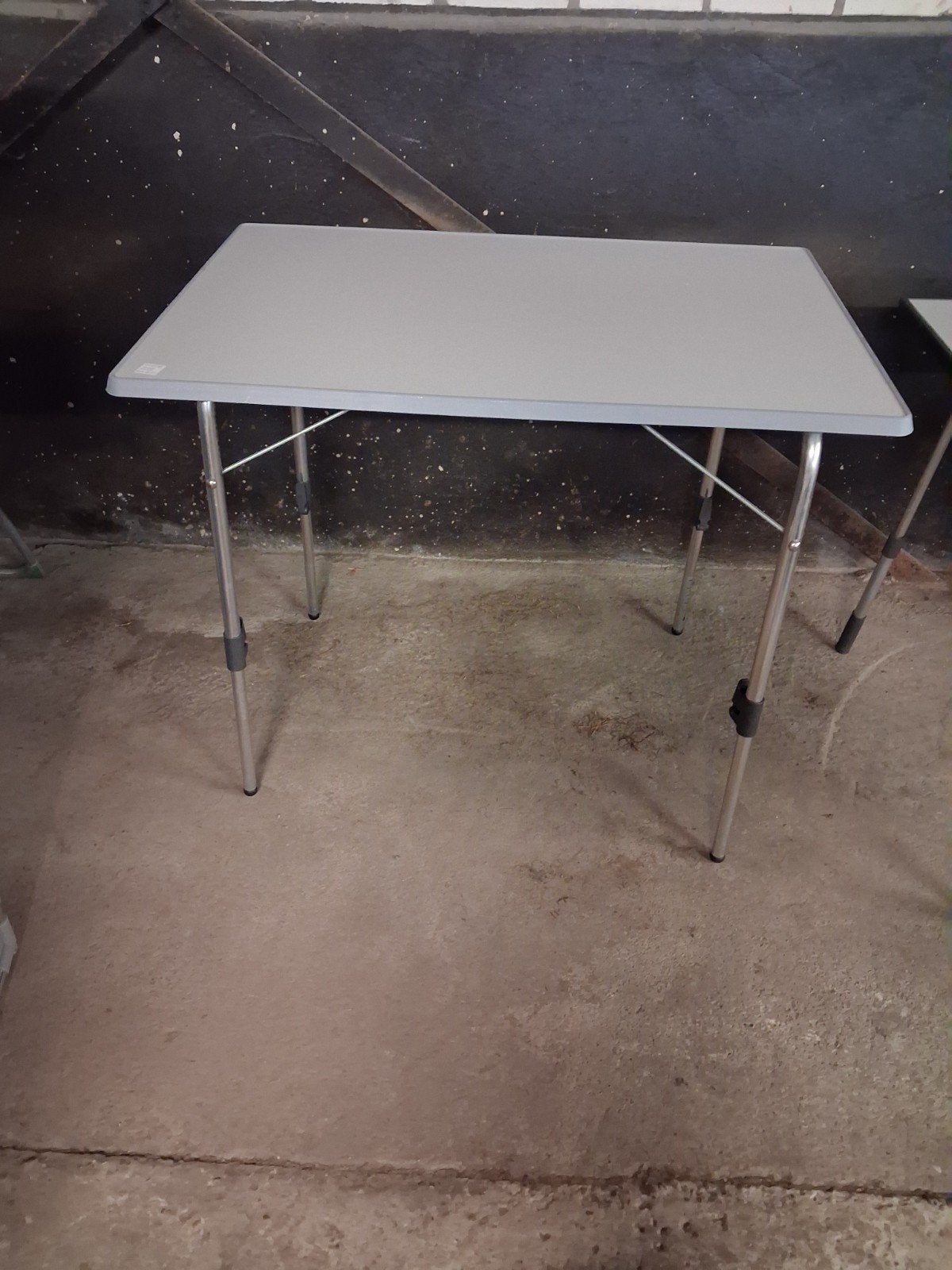 Handige campingtafel - 54x99x67 cm, hoogte 83 cm, Ophalen, Gebruikt, Campingtafel