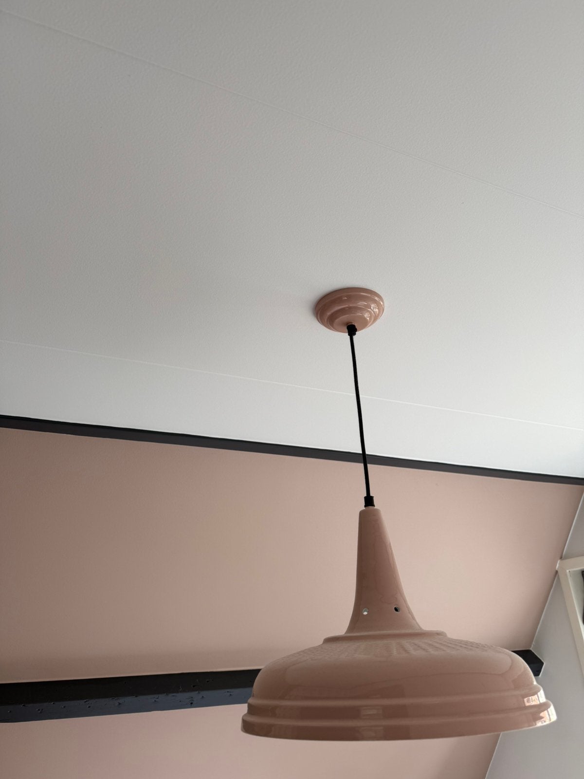 Leuke oud roze hanglamp, Huis en Inrichting, Lampen | Hanglampen, Ophalen of Verzenden, Zo goed als nieuw, Metaal, Minder dan 50 cm