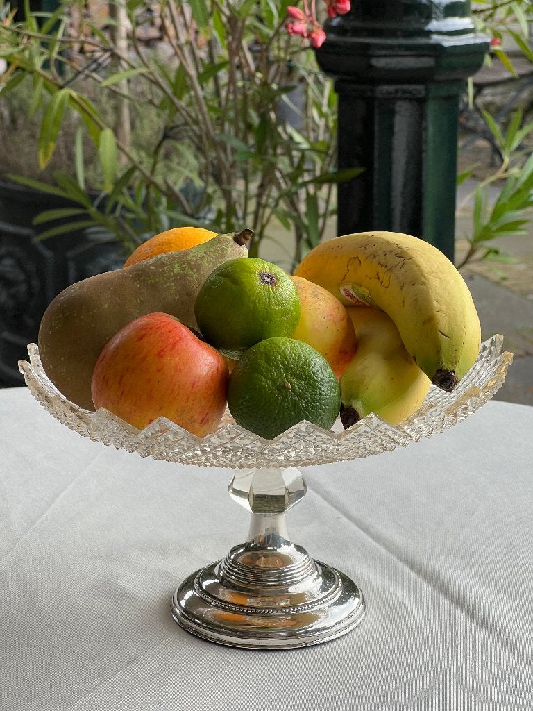 TAZZA OP GROTE ZILVEREN VOET - DIAMANTGESLEPEN, Ophalen of Verzenden, Zilver