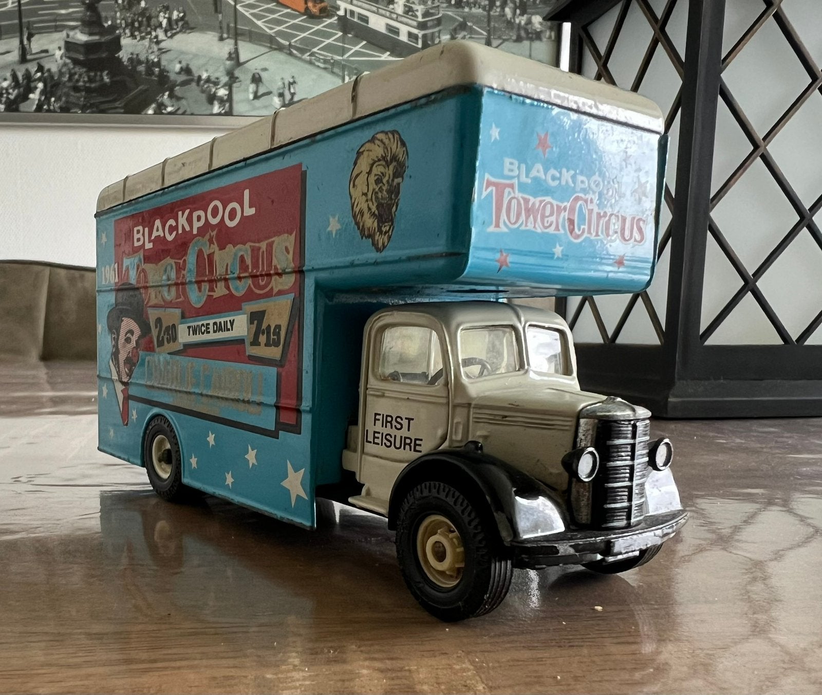 Oude corgi Bedford Luton van, Ophalen of Verzenden, Zo goed als nieuw
