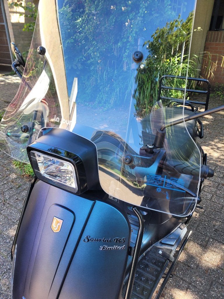 Te koop een La Souris scooter bouwjaar 2023 oktober., Fietsen en Brommers, Snorfietsen en Snorscooters, Zo goed als nieuw, Benzine