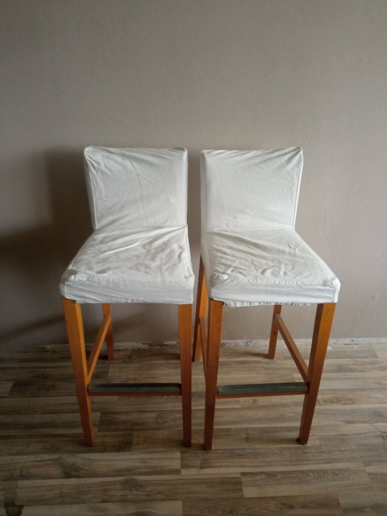 Set van 2 houten barkrukken(IKEA) met witte hoezen, Huis en Inrichting, Ophalen, Gebruikt, 90 cm of meer, Hout