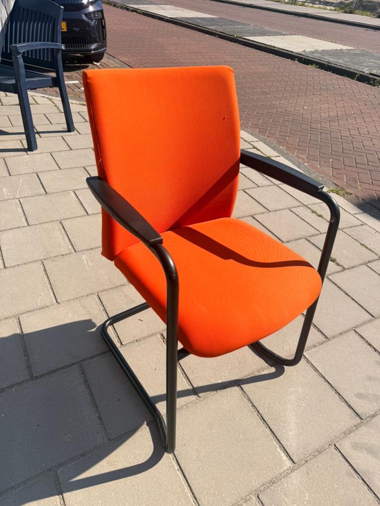 Oranje buis frame stoel, Huis en Inrichting, Ophalen of Verzenden, Zo goed als nieuw, Overige kleuren, Eén