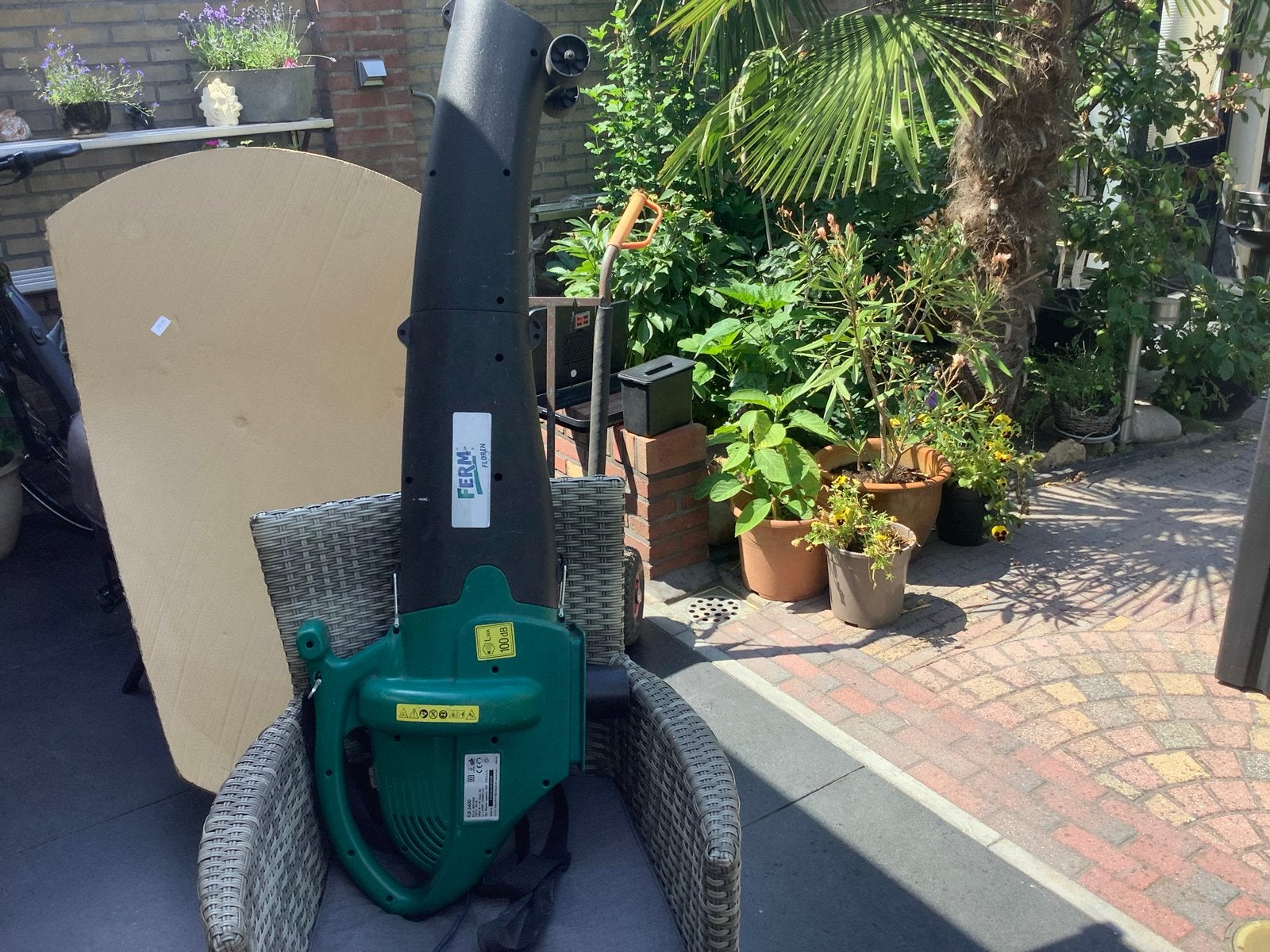 Ferm FLB-2400 Bladblazer - Elektrisch, 2400W, Gebruikt, Handgedragen, Ophalen of Verzenden, Met opvangzak