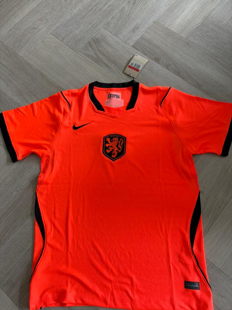 Oranje KNVB Nike Voetbalshirt - Nieuw met kaartjes, Maat M, Ophalen of Verzenden, Nieuw, Shirt