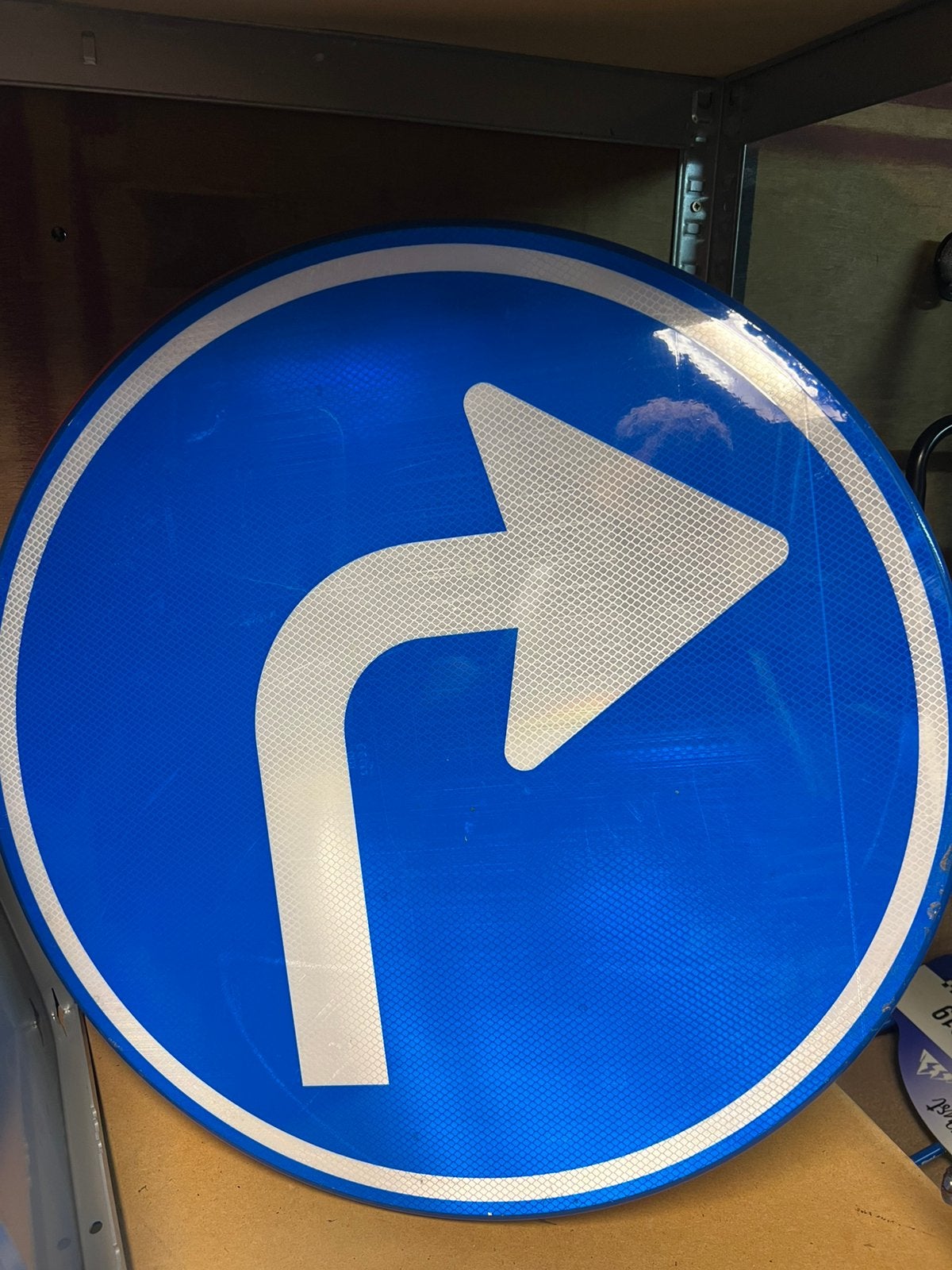Verkeersbord: Verplichte rijrichting rechtsaf (D1), Ophalen of Verzenden