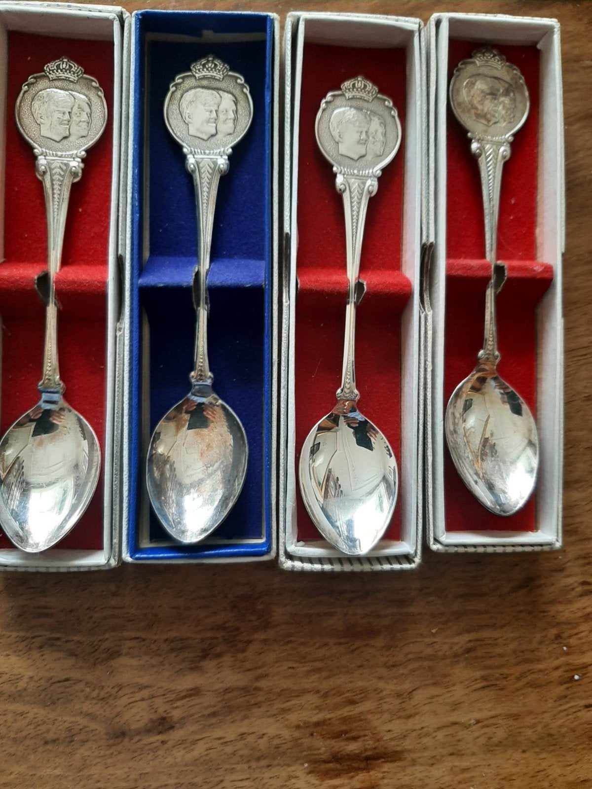 4 verzilverde herdenkingslepels Koningshuis Juliana,Bernhard, Ophalen