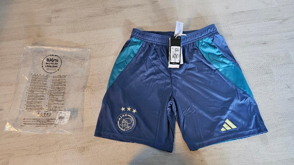Ajax UIT Training Short! Seizoen 24/25! Mt S! NIEUW!, Ophalen of Verzenden, Nieuw, Rood, Voetbal