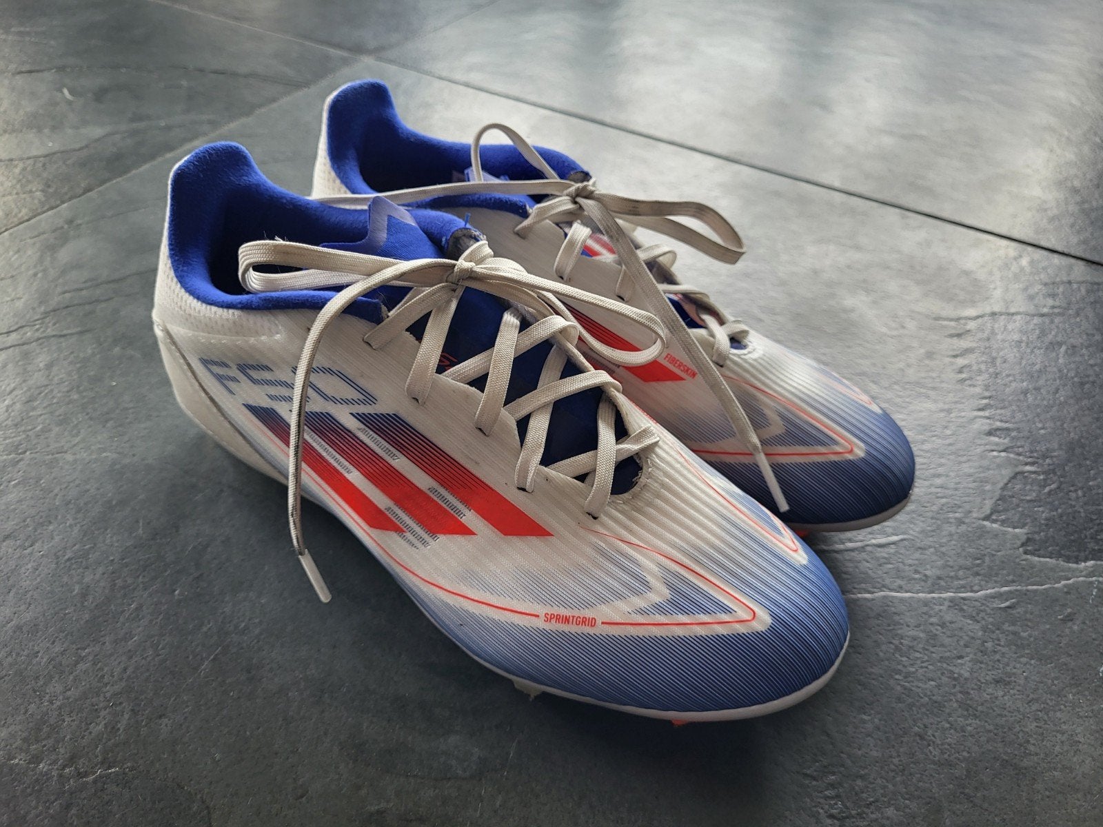 Voetbalschoenen Adidas F50, Maat XS of kleiner, Schoenen, Ophalen of Verzenden, Zo goed als nieuw