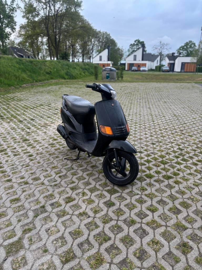 Piaggio type (5500 km) (65 km/h), Fietsen en Brommers, Scooters | Piaggio, Ophalen, Tweetakt, Zip, Zo goed als nieuw
