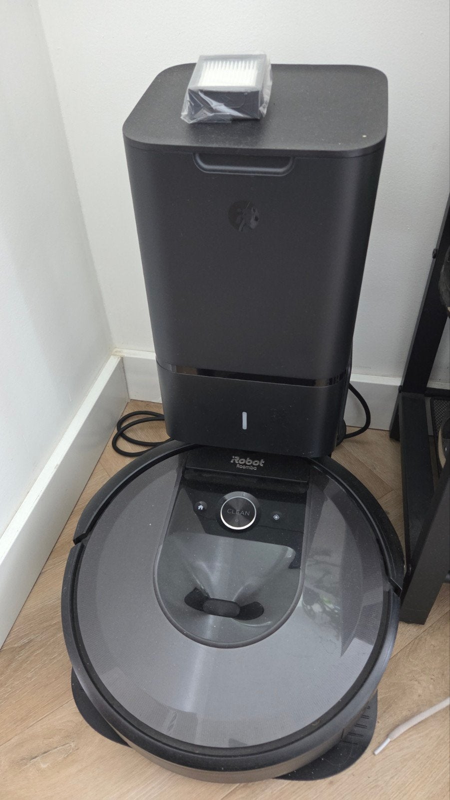 iRobot Roomba i7+ Robotstofzuiger met zelflegende basis