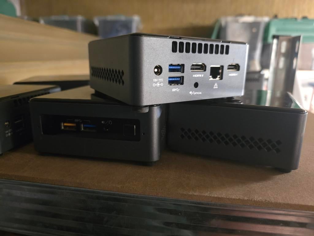 Nuc met 2 x HDMI - 8GB ram - 128GB SSD incl voeding ( 10x ), Ophalen of Verzenden, Zo goed als nieuw