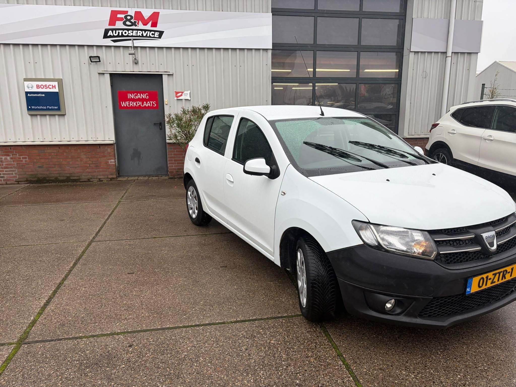 Dacia Sandero 0.9 TCe Lauréate Airco, radio, trekhaak, Auto's, Voorwielaandrijving, Stof, Gebruikt, 31 €/maand