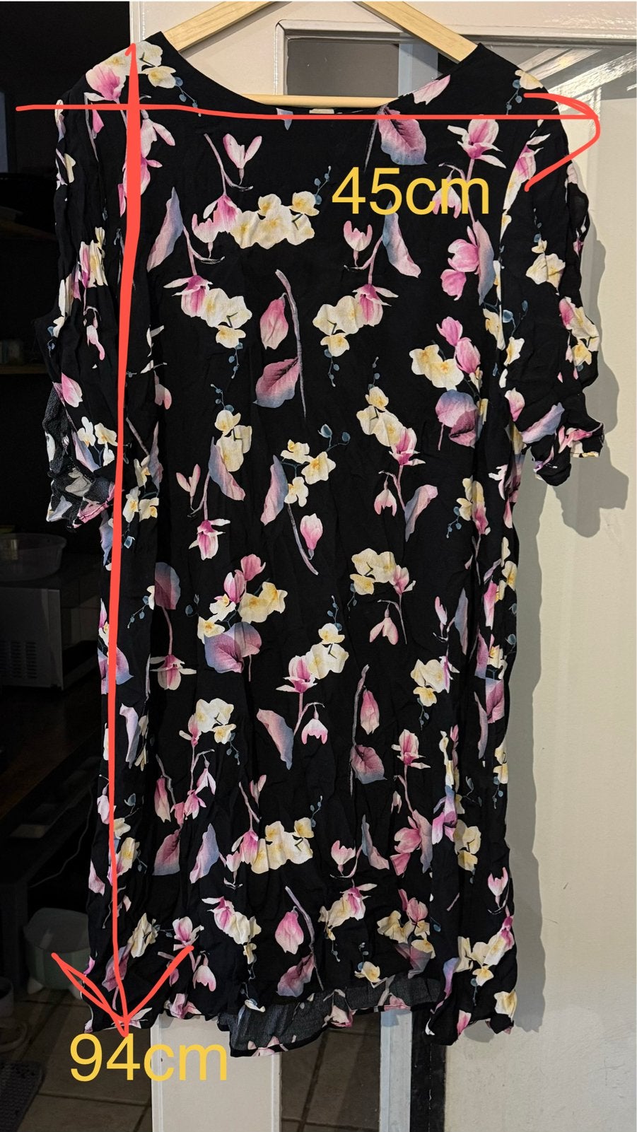 Lichtgewicht zomerjurk met bloemenprint (maat L), Kleding | Dames, Ophalen, Zwart, Maat 42/44 (L), Knielengte