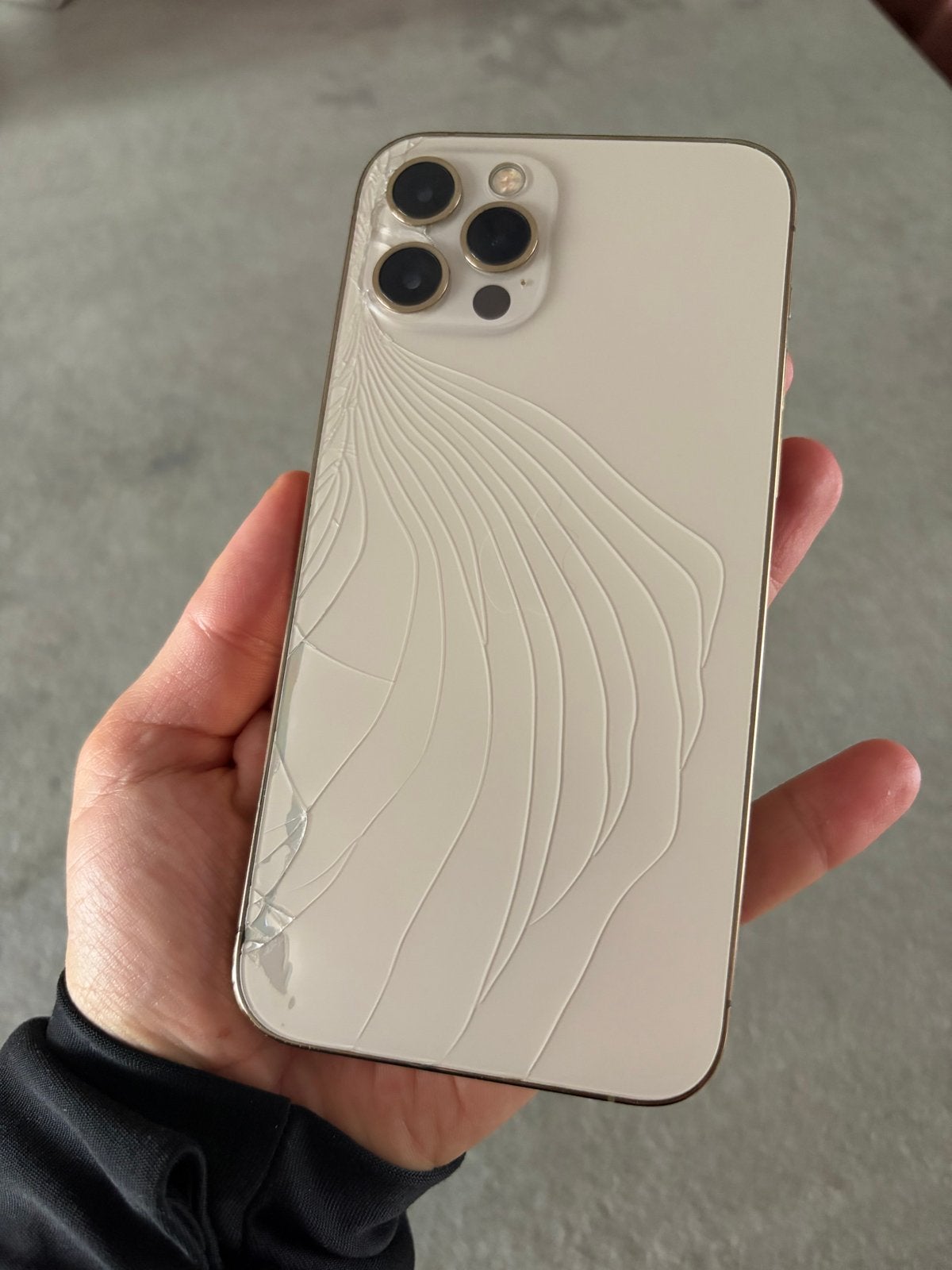 iPhone 12 Pro Goud - Achterkant gebarsten, Telecommunicatie, Mobiele telefoons | Apple iPhone, Zonder simlock, Zonder abonnement