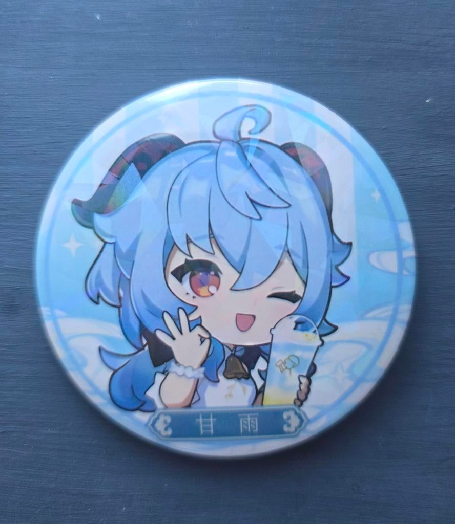 Ganyu holographic badge/pin, Ophalen of Verzenden, Nieuw, Figuurtje, Speldje of Pin