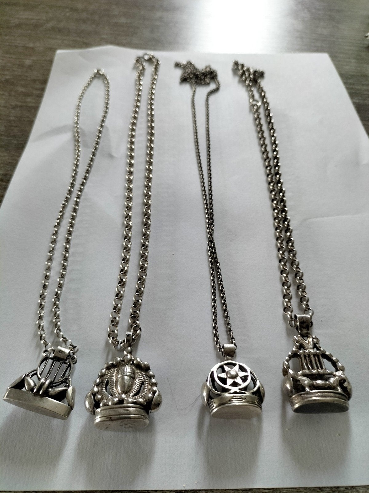 4 Antieke Zilveren Signetten met Ketting, Verzenden, Zilver, Hanger