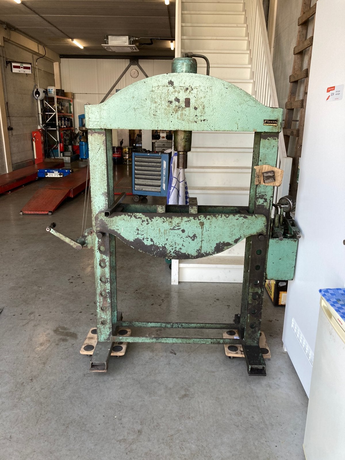 Te koop zeer goede werkplaatspers 40 ton, Auto diversen, Autogereedschap, Ophalen, Zo goed als nieuw