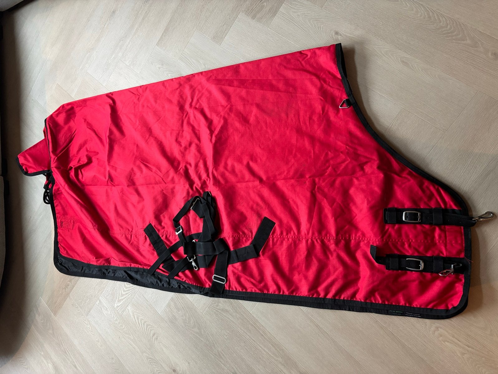 Regendeken 100 gram waterproof rood 135/185cm, Dieren en Toebehoren, Ophalen, Zo goed als nieuw