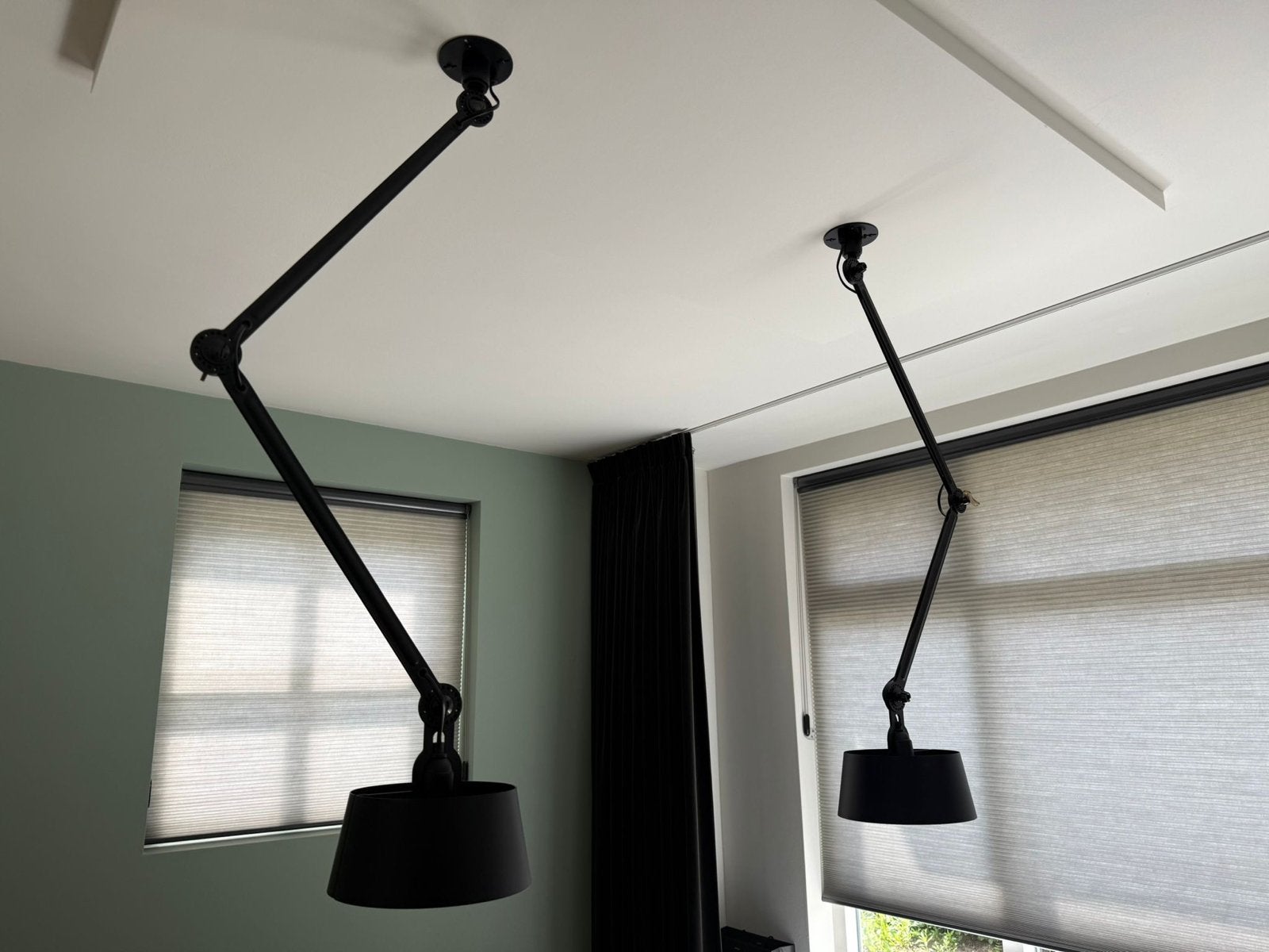 2x Tonone Bolt 2 arm plafondlamp zwart - Nieuwstaat, Huis en Inrichting, Ophalen of Verzenden, Zo goed als nieuw, Metaal